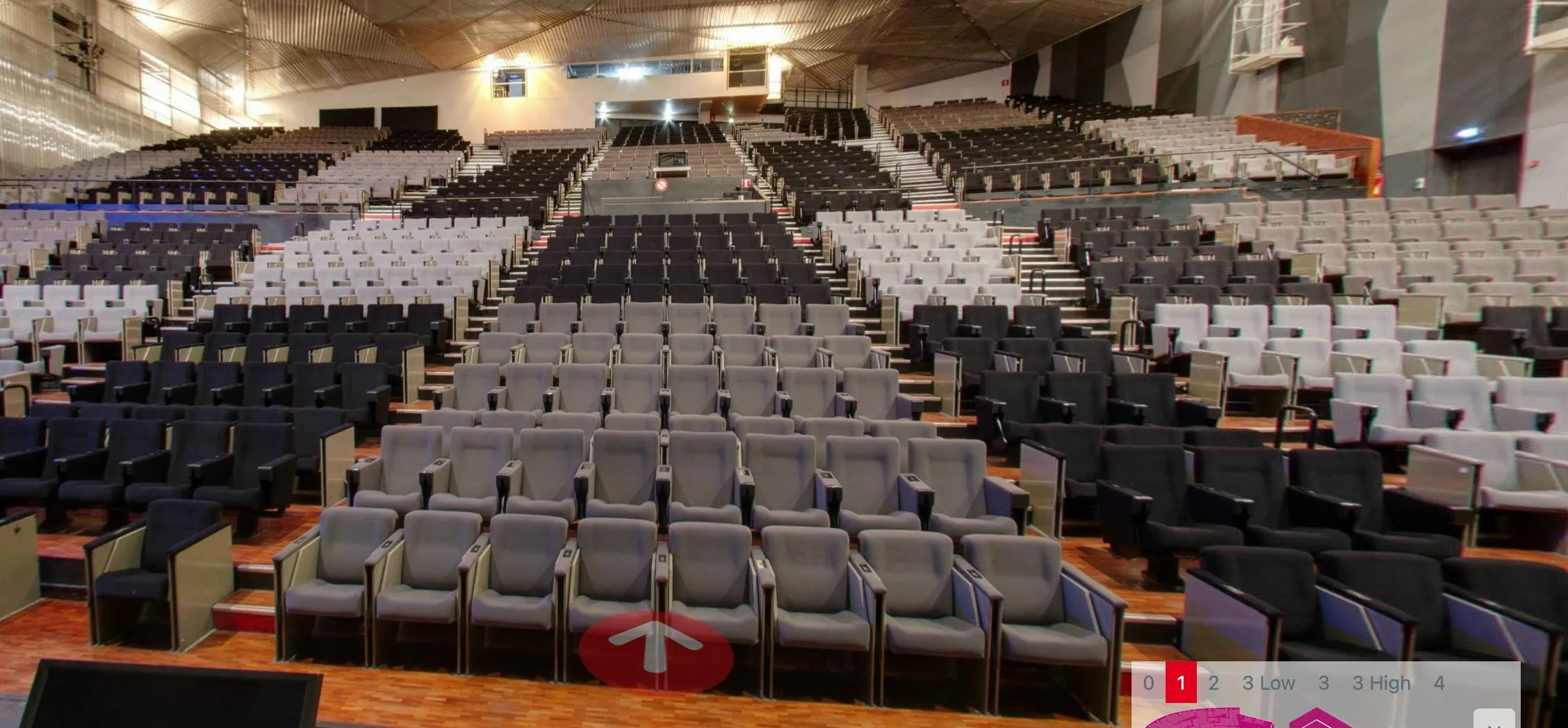 vue de la salle "grand-théâtre" depuis la scène, pour une salle d&#x27;une capacité de 1500 personnes